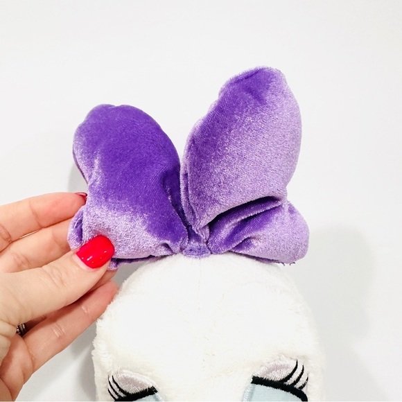 Disney Store Exclusive Daisy Duck Purple Outfit Plush - Picture 3 of 8